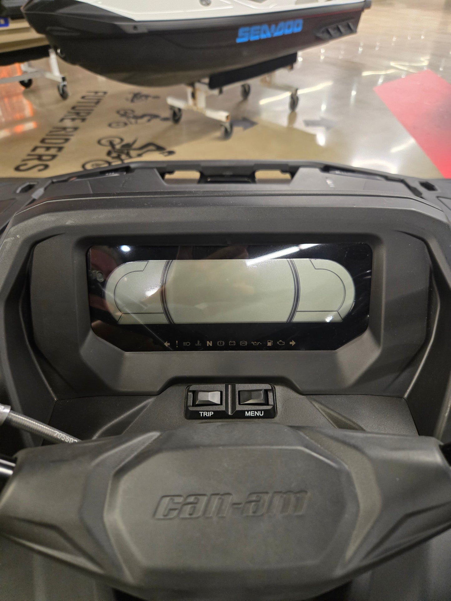 Large Cap - Large-CanAm Commander Screen 2.jpg